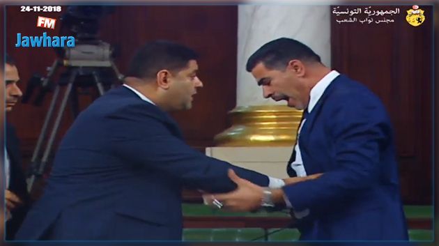 بحضور الشاهد : مشاجرة تحت قبّة البرلمان