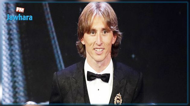 لوكا مودريتش يفوز بالكرة الذهبية