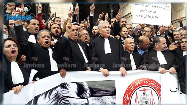 عميد المحامين : ارفعوا أيديكم عن أصحاب المهن الحرة