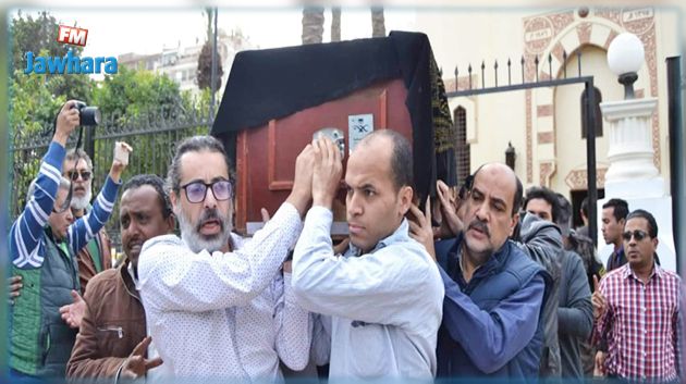 الفنانون ينعون