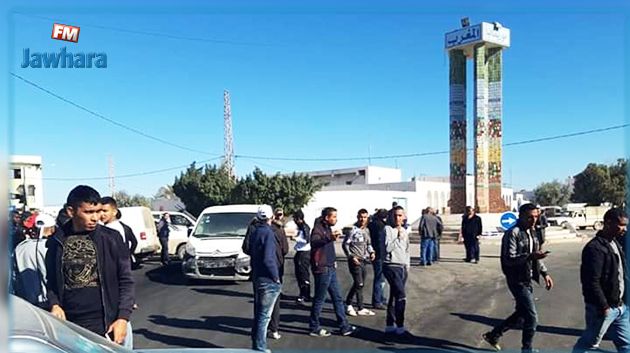 بعد منعهم من التزوّد بالمحروقات من ليبيا : محتجون يقطعون حركة المرور في بن قردان