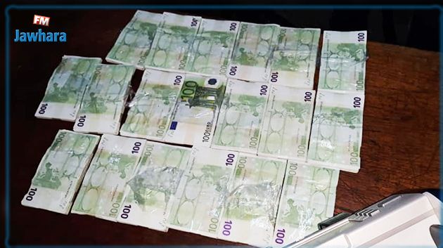 مطار قرطاج : حجز 140 ألف أورو بحوزة مسافر جزائري
