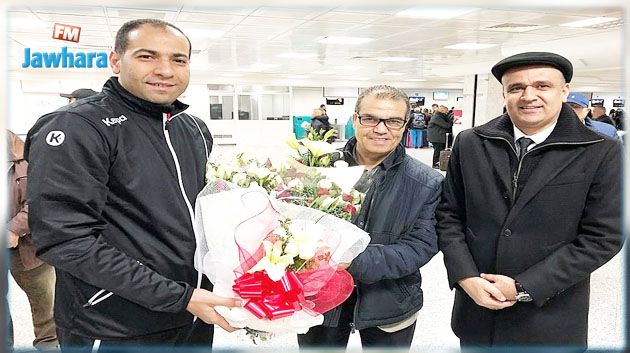 رئيس جامعة كرة القدم في توديع منتخب كرة اليد