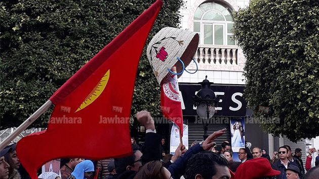إضراب 17 جانفي : مسيرة عمالية في شارع الحبيب بورقيبة 