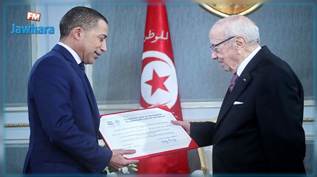 رئيس الدولة يتسلم وثيقة تسجيل