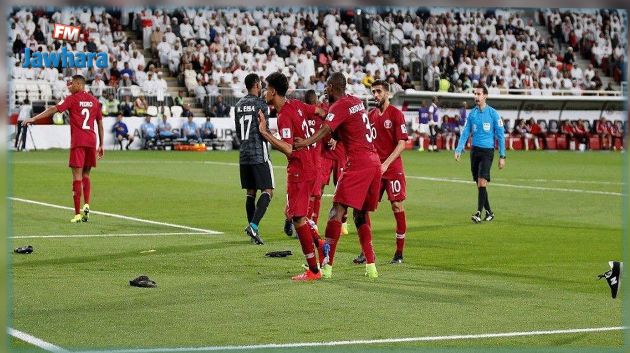 جماهير الإمارات تعتدي على لاعبي منتخب قطر بالأحذية