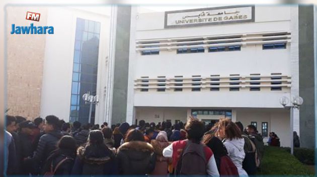 قابس : الطلبة يحتجون على عدم إجراء الإمتحانات 
