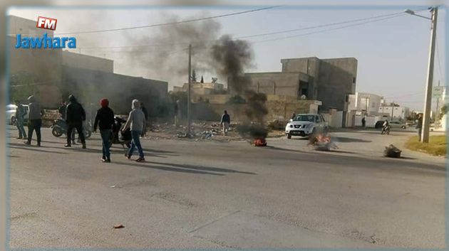القيروان : احتقان و غلق للطريق بعد تنفيذ قرار هدم لبناية