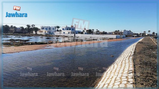 قرقنة : المياه تغمر المنازل والطرقات.. ورئيس البلدية يدعو السلط المركزية للتدخل
