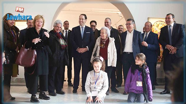 رئيس الحكومة يشرف على اختتام معرض الفنان التشكيلي الراحل عبد العزيز القرجي (صور)