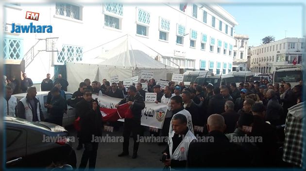 الأمنيون في مسيرة احتجاجية بسوسة.. أهم مطالبهم
