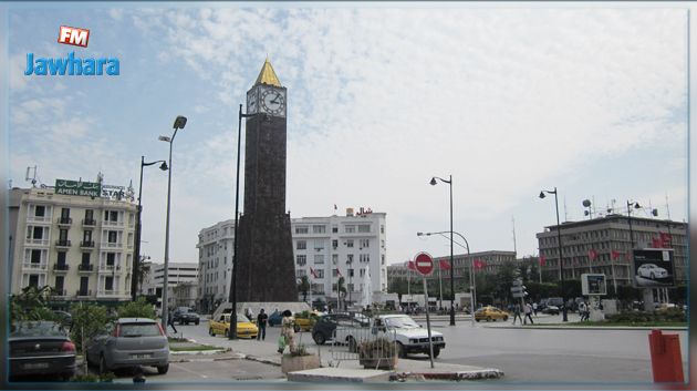 شاب يهدّد بالانتحار من أعلى ساعة شارع الحبيب بورقيبة