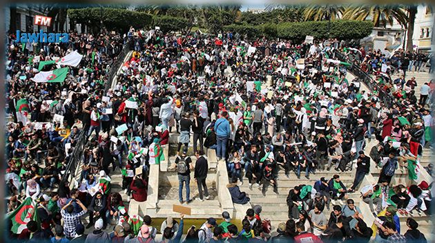 خروج آلاف الجزائريين للتظاهر