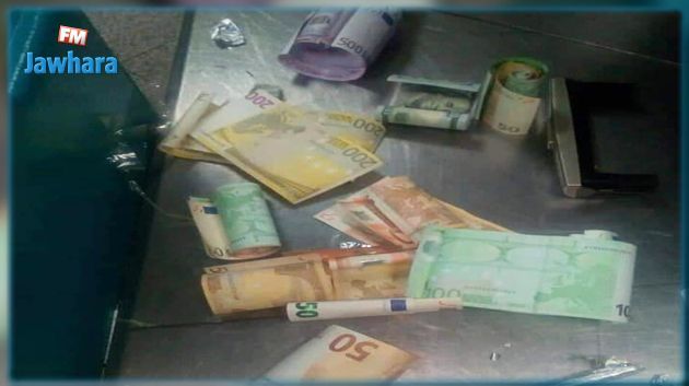 سيدي بوزيد : حجز 150 الف دينار من العملة الاجنبية وايقاف 6 اشخاص