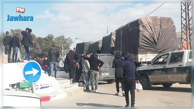غلق الطريق الرابطة بين بن قردان ومعبر رأس جدير