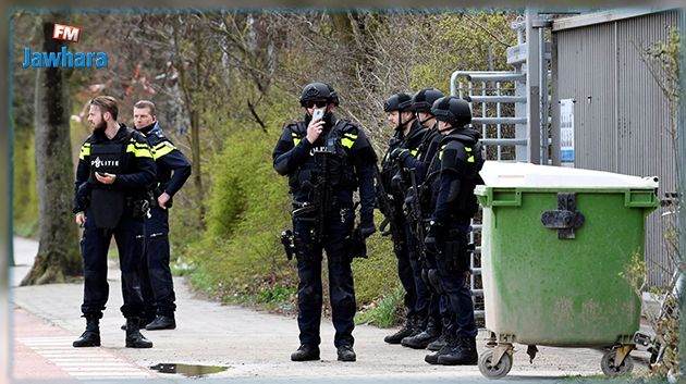 هولندا : الشرطة تحاصر مبنى يتشبه في تحصن منفذ الهجوم داخله