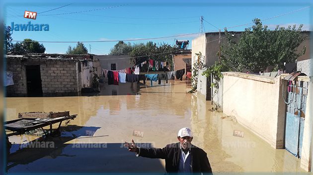 القيروان : مواطنون يطالبون بفك عزلة الأحياء التي غمرتها مياه الأمطار