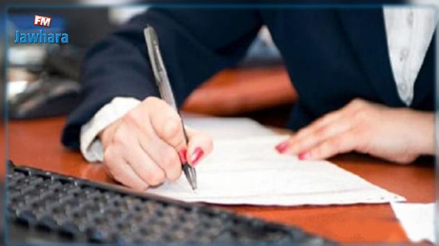 بن عروس : تستولي على أموالهم مقابل تمكينهم من عقود عمل وهمية !