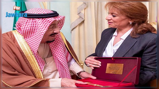 سعاد عبد الرحيم تسلّم العاهل السعودي مفتاح مدينة تونس الذهبي