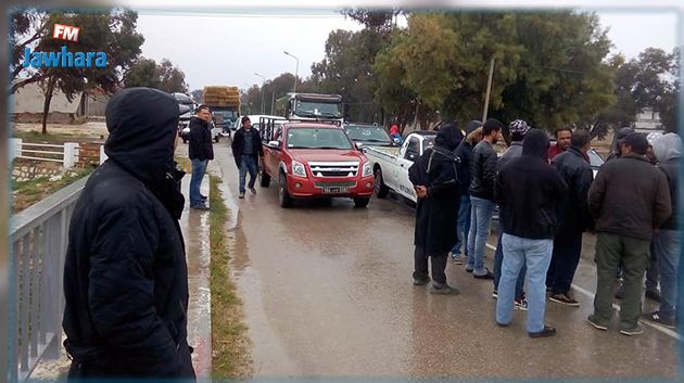 غلق الطريق الوطنية الرابطة بين السواسي وأولاد الشامخ