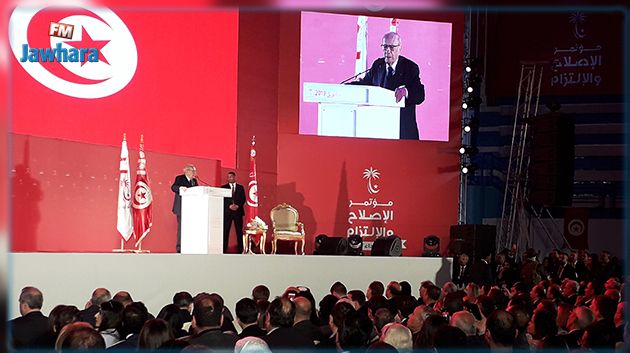 رئيس الجمهورية يدعو نداء تونس إلى رفع تجميد عضوية رئيس الحكومة