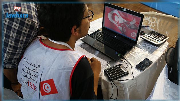 فرق هيئة الانتخابات تتنقل إلى المعاهد والكليات