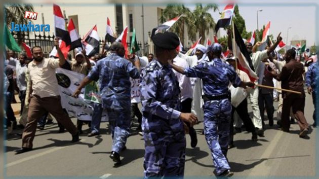 تدخّل الجيش السوداني لفض الاعتصام أمام القيادة العامة للقوات المسلحة