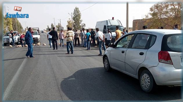 سيدي بوزيد : شلل تام في حركة المرور بعد قطع مفترق طرقات من قبل محتجين 