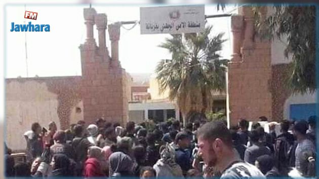 اثر مقتل أحد المهربين: الاعتداء على مقري منطقة الأمن والحرس بفريانة