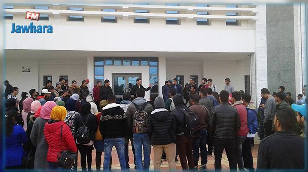 قابس : طلبة في اعتصام مفتوح بعدد من المؤسسات الجامعية 