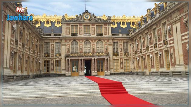  فرنسا : إندلاع حريق هائل قرب قصر فرساي 