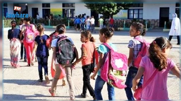 منوبة : معلمات يدرسن في الساحة احتجاجا على غياب النظافة