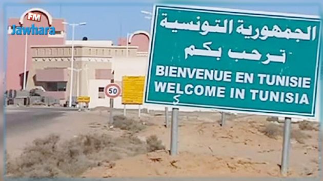 احتجاجا ضد سلطات بلادهم.. 40 جزائريا يطالبون بدخول تونس