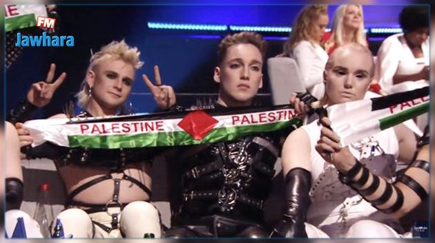 شاهد : فريق آيسلندا يرفع علم فلسطين في قلب تل أبيب