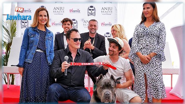 كوينتن تارانتينو يفوز بجائزة 'سعفة الكلب' في مهرجان كان (فيديو)