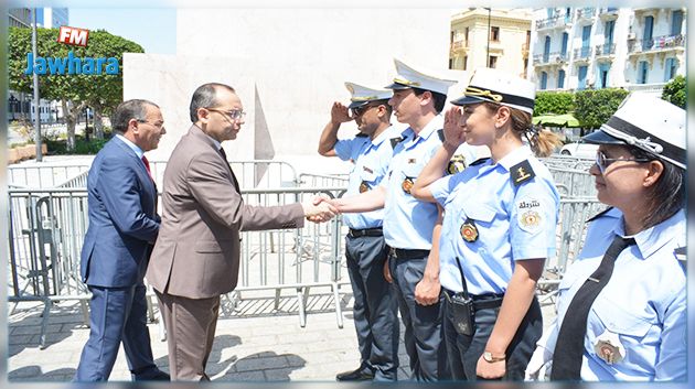 بمناسبة العيد : وزير الداخلية يتفقد جاهزية الوحدات الأمنية بتونس الكبرى