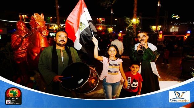 الجماهير المصرية تحتفل بترشح منتخبها للدور الثاني من الكان