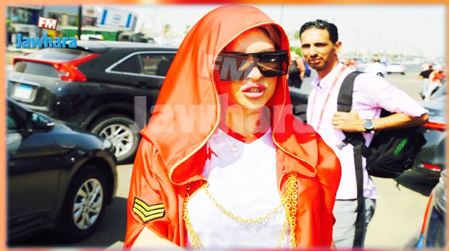 مريم الدباغ تساند النسور مع الجماهير التونسية في السويس 