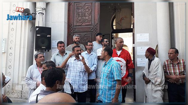 اعتصام الإطارات المسجدية امام مقر وزارة الشؤون الدينية