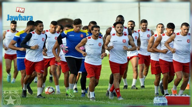 النجم يجري اخر حصصه التدربية في مركب الوداد قبل التحول الى غينيا