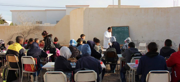 القيروان: الأولياء رفقة أبنائهم في مسيرة احتجاجية لإنقاذ