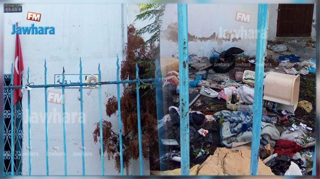 مبنى حكومي يتحول لمصب للنفايات وسط سوسة : البلدية تتدخل
