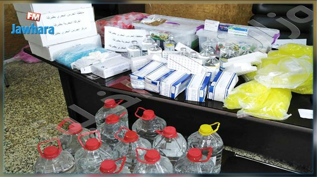 طبرقة : حجز حوالي 31 ألف دينار وأدوية ومستلزمات طبية على متن سيارتين