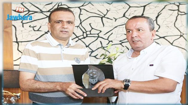 الاتحاد الليبي يكرم رئيس الجامعة التونسية لكرة القدم