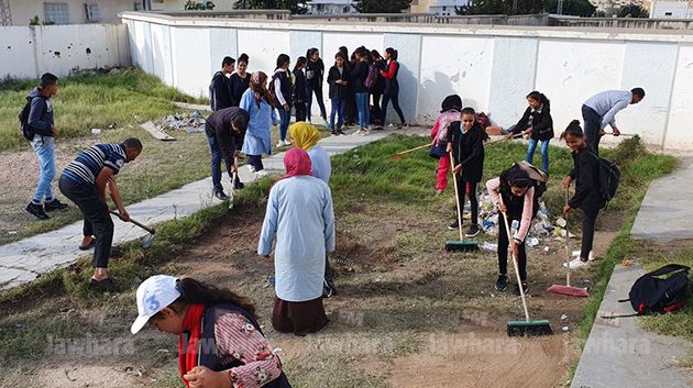 حملة نظافة بالمدرسة الإعدادية حفوز