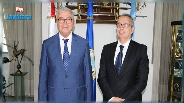 الجموسي يتسلم مهام وزير الدفاع الوطني بالنيابة