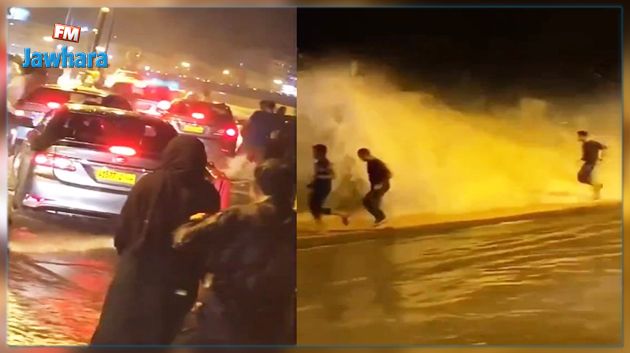 اعصار يضرب سلطنة عمان : الأمواج