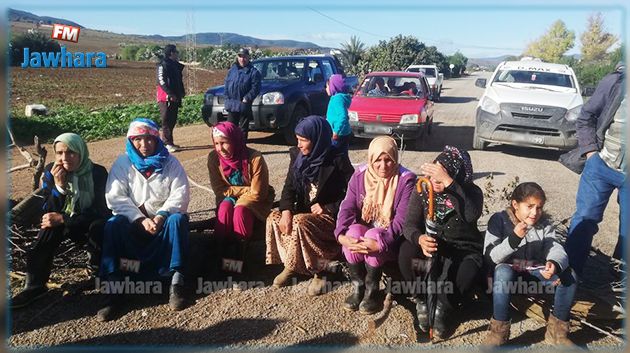 اثر انزلاق طفلين أمس : مواطنون يغلقون طريقا بجندوبة للمطالبة بجسر وحماية أطفالهم  