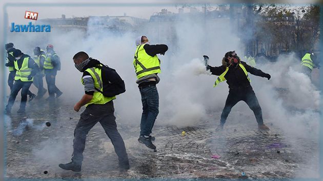 اشتباكات بين الشرطة ومحتجي السترات الصفراء في باريس