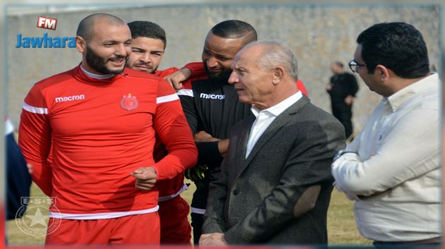 رضا شرف الدين يرفع من معنويات اللاعبين قبل مواجهة الأهلي 